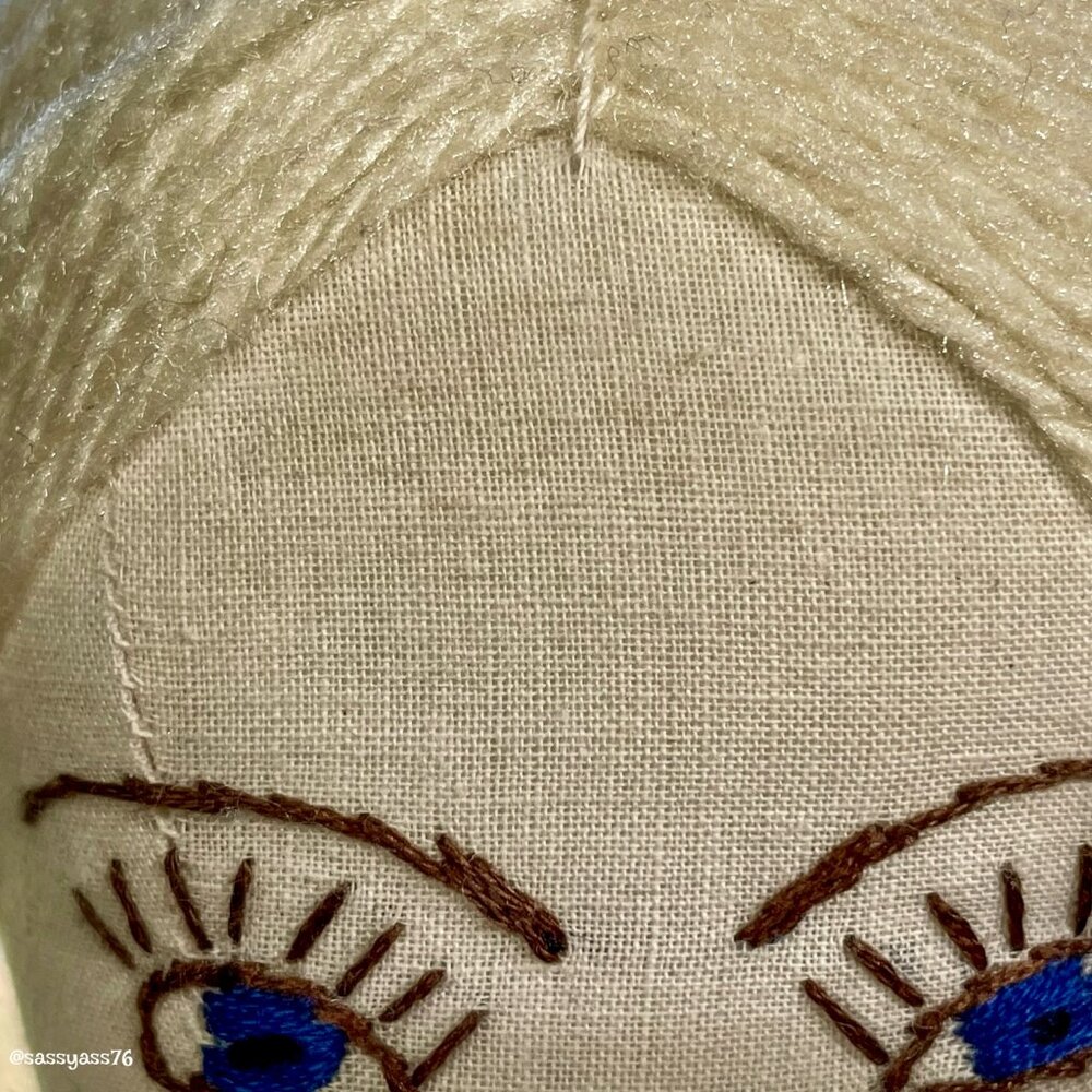 ▪️VTG▪️1980's18 Inch RARE & HARD-TO-FIND Handmade Embroidered Shakertown Doll - Picture 9 of 12